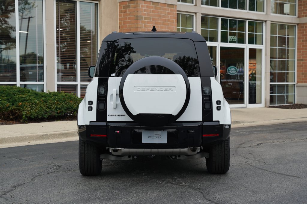 New 2026 Land Rover Defender 110 X-Dynamic SE AWD/4WD image 5