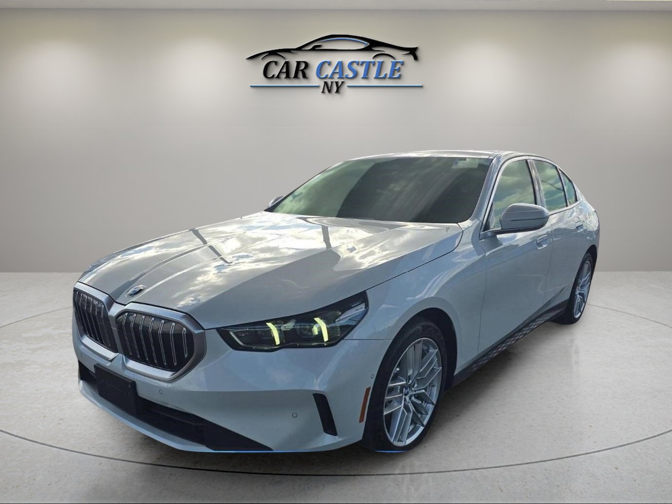 Used 2024 BMW 530i xDrive AWD/4WD image 3