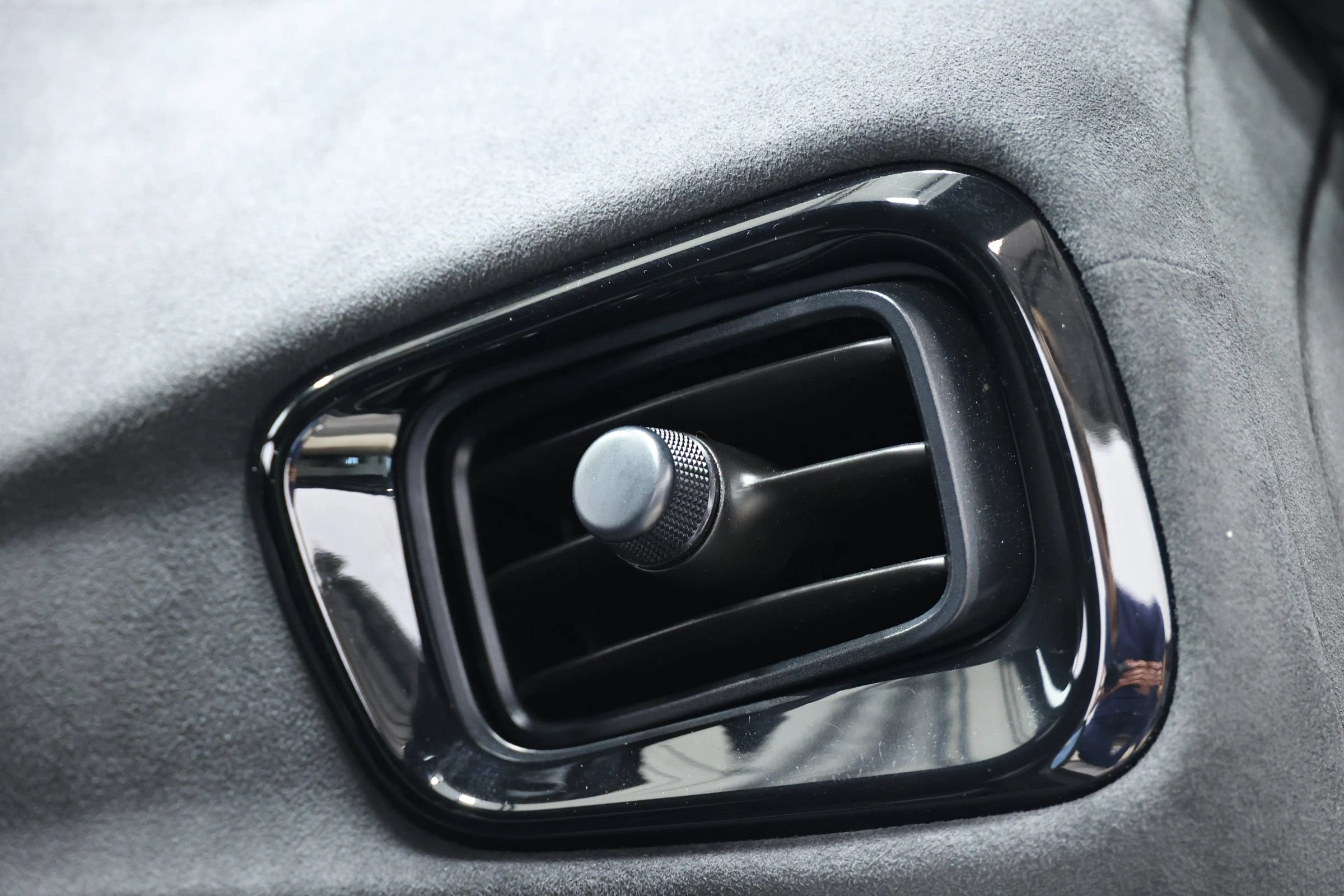 Used 2020 Aston Martin V8 Vantage Coupe RWD image 83