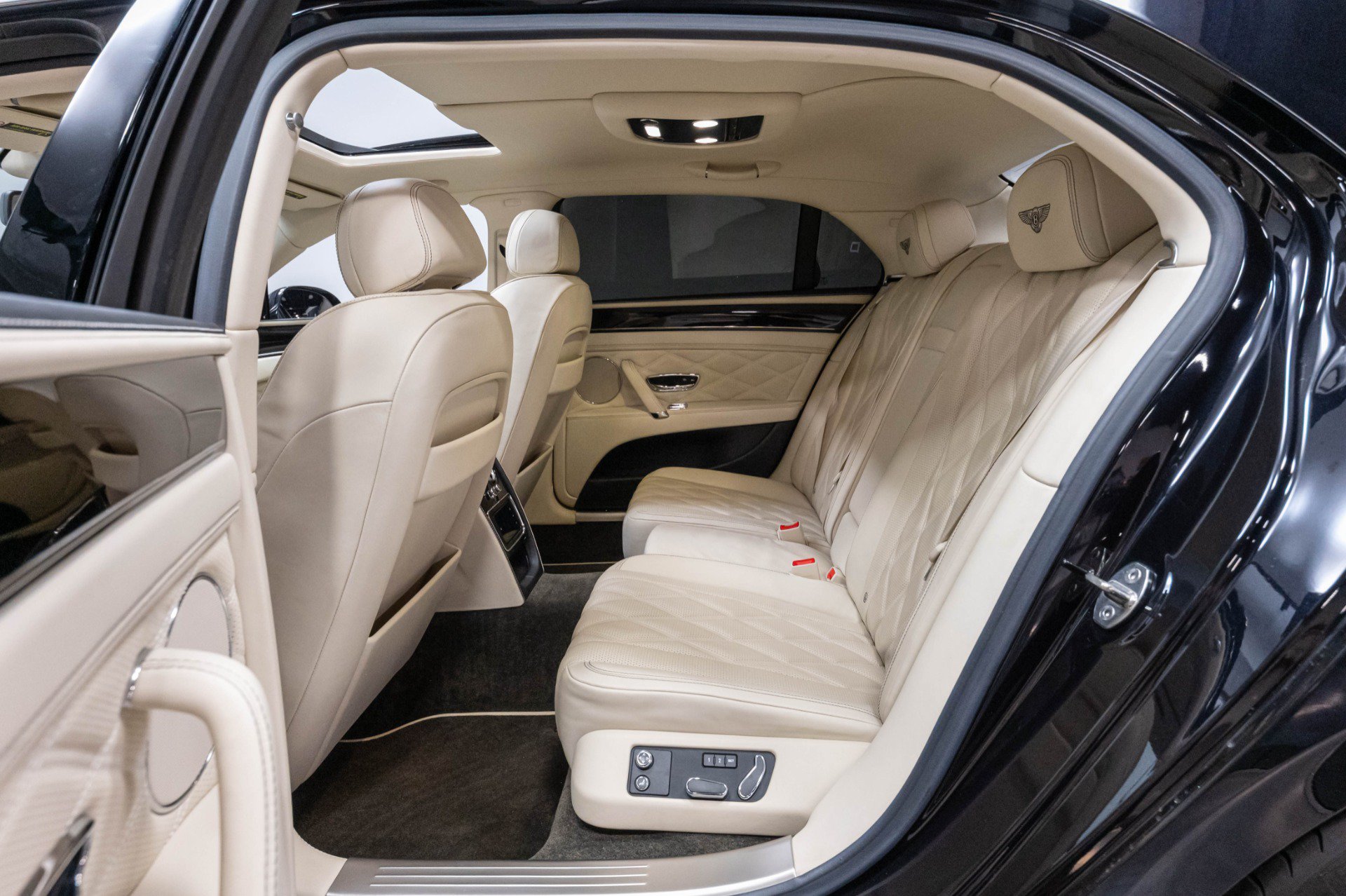 Used 2015 Bentley Flying Spur V8 AWD/4WD image 15