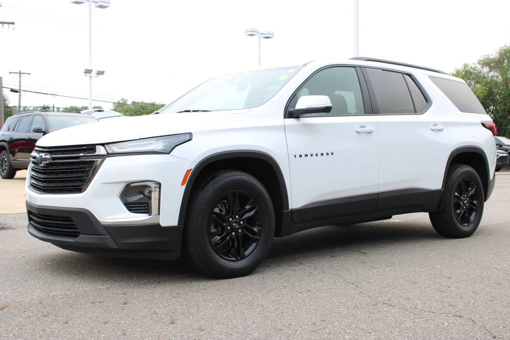 Certified 2024 Chevrolet Traverse LT w/ Midnight/Sport Edition AWD/4WD image 7