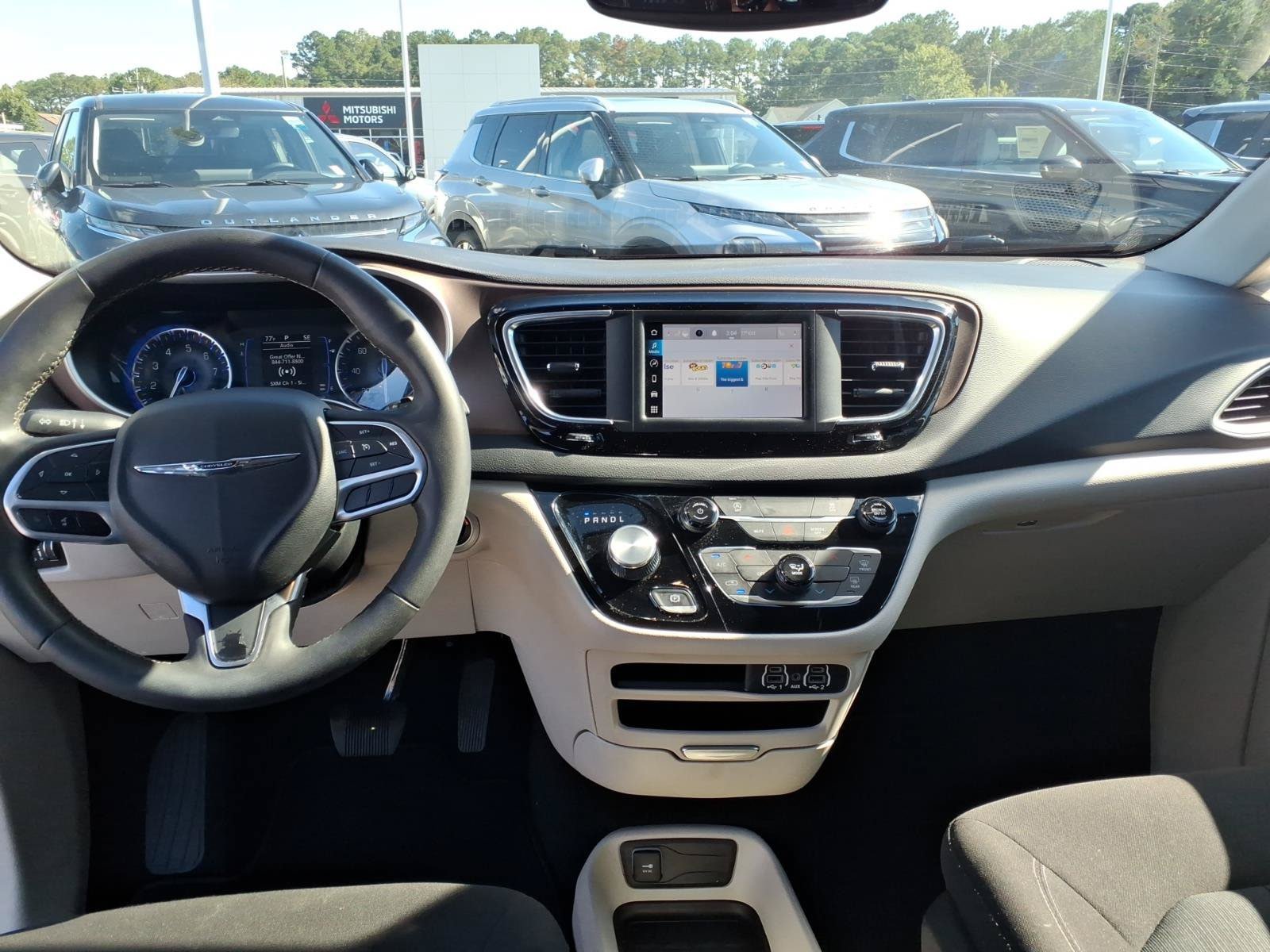 Used 2023 Chrysler Voyager LX FWD image 11