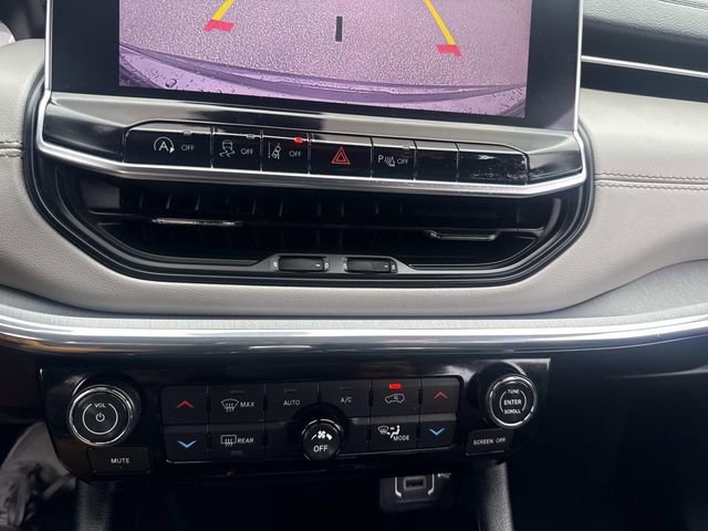 Used 2024 Jeep Compass Limited image 27