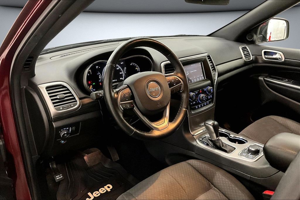 Used 2020 Jeep Grand Cherokee Laredo AWD/4WD image 17
