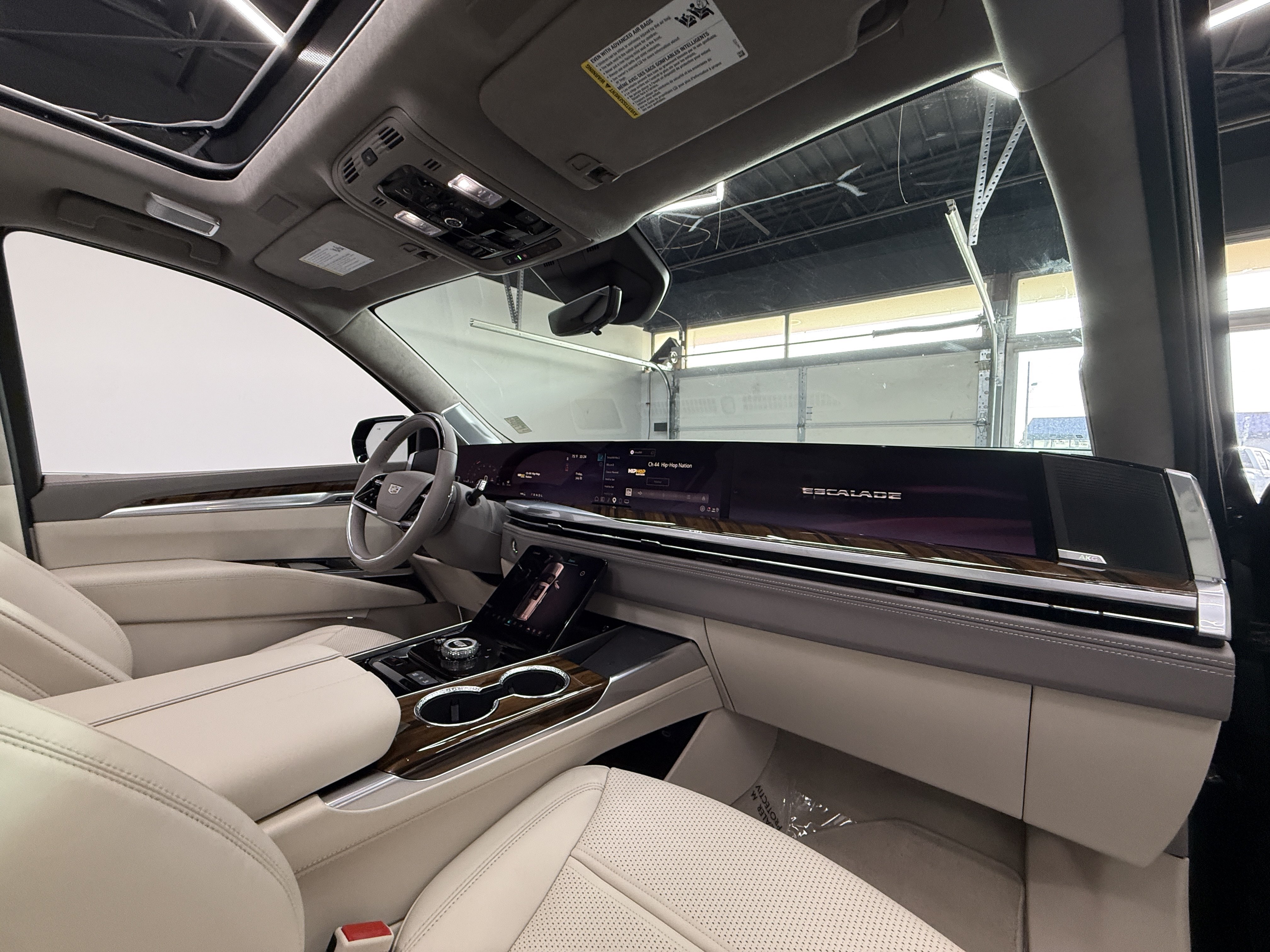 Used 2026 Cadillac Escalade ESV Platinum Sport AWD/4WD image 28