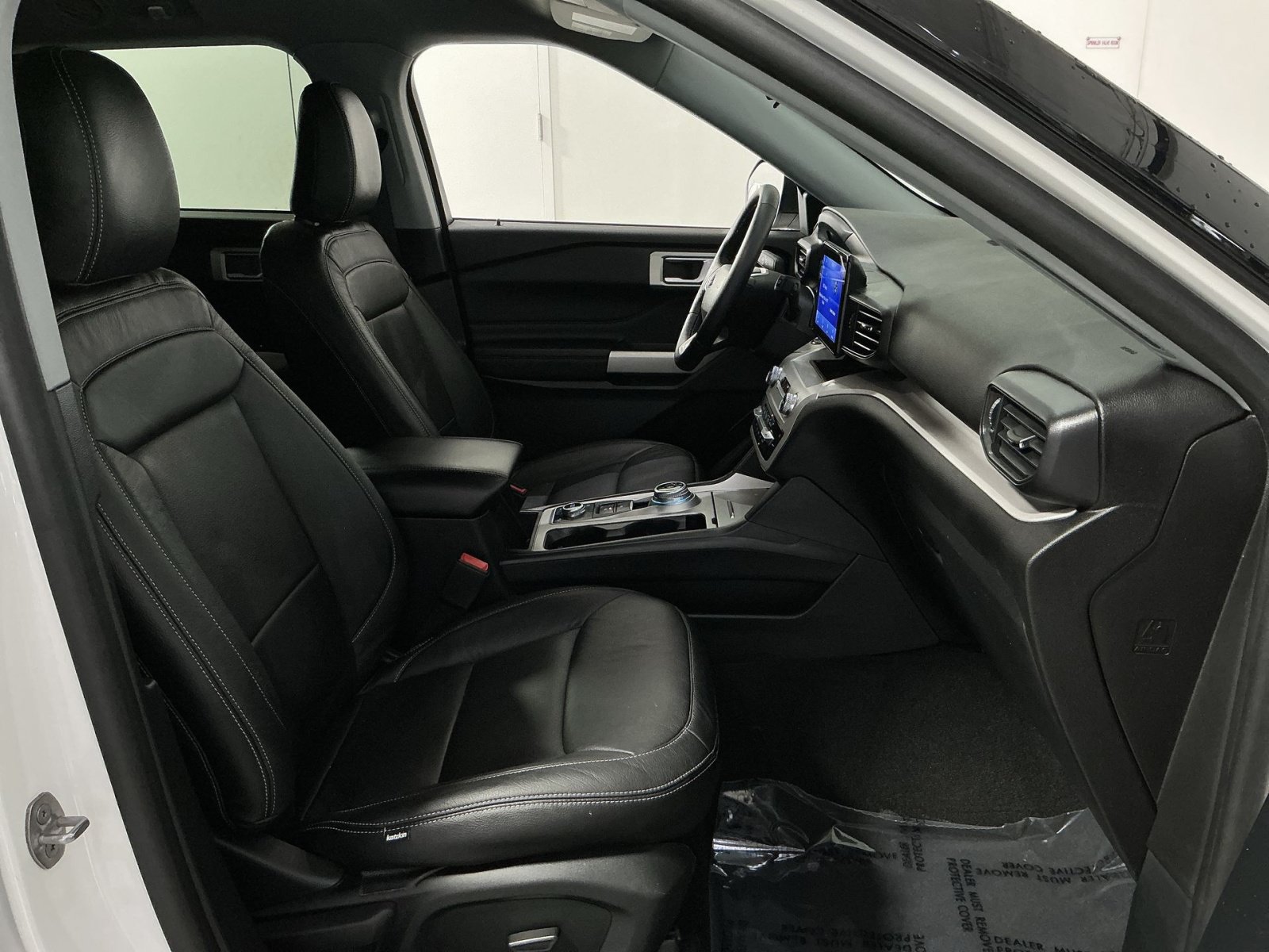 Used 2023 Ford Explorer XLT AWD/4WD image 26