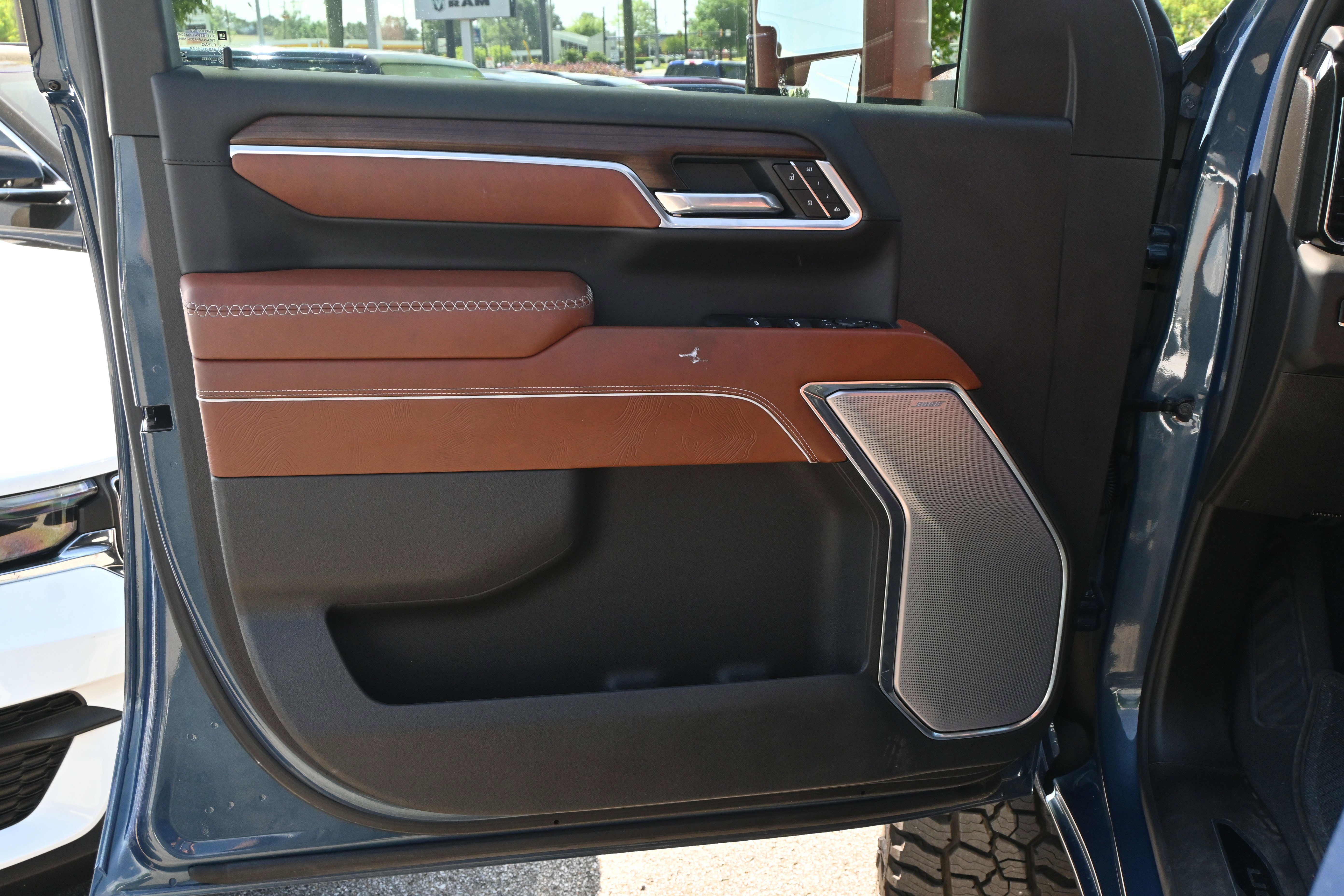 Used 2025 GMC Sierra 2500 Denali Ultimate AWD/4WD image 14