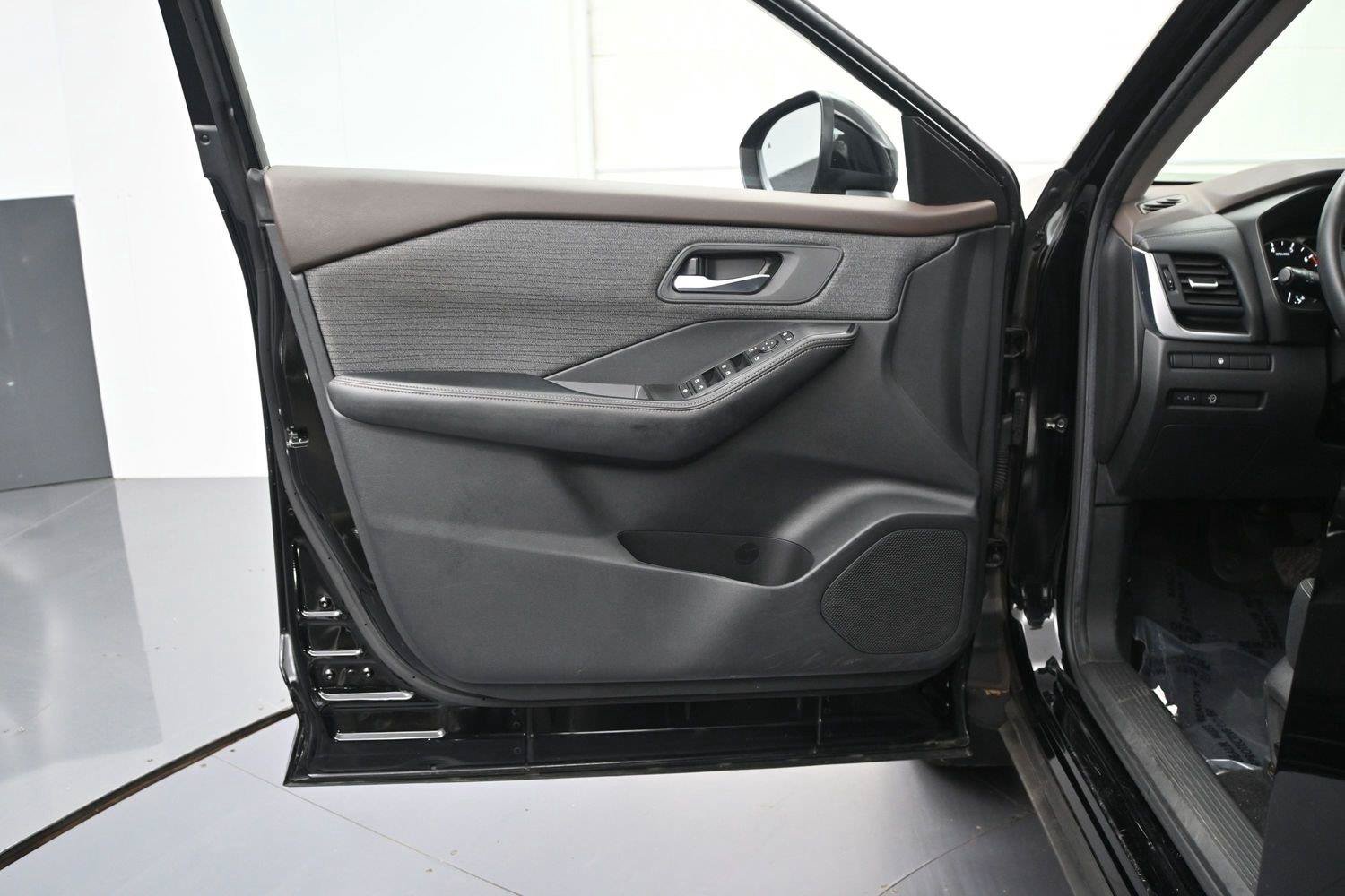 Used 2023 Nissan Rogue SV AWD/4WD image 29