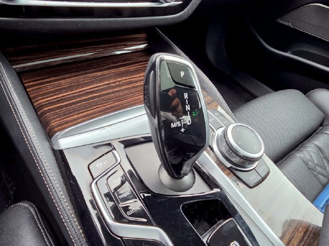 Used 2022 BMW 530e w/ Premium Package RWD image 36