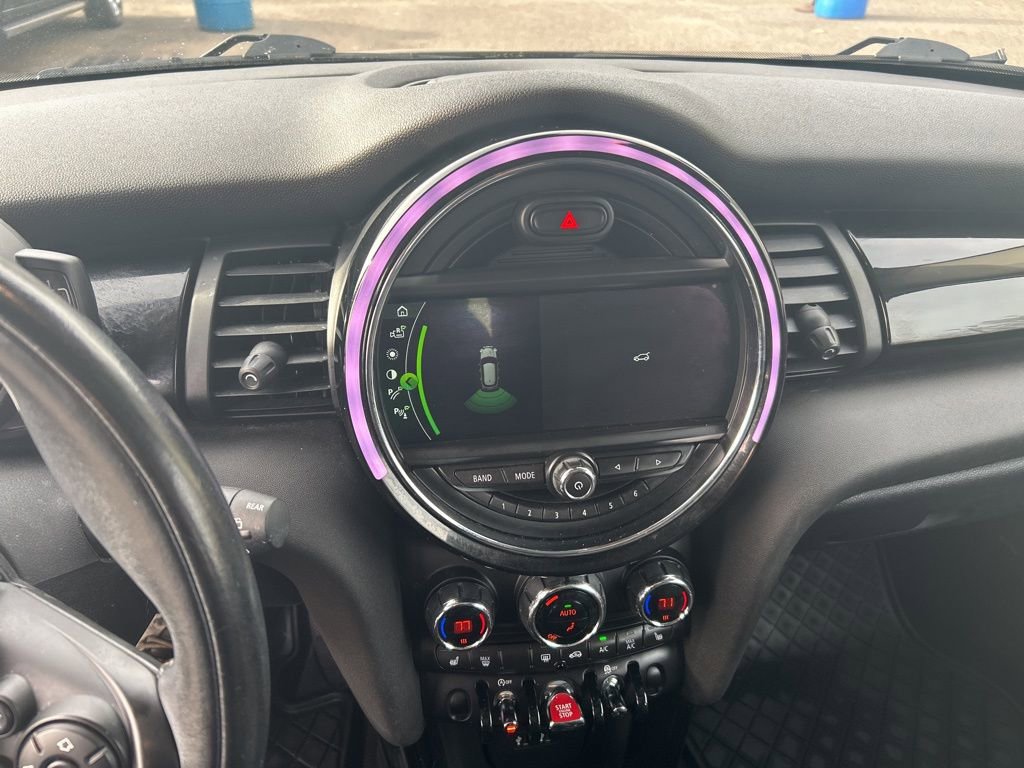 Used 2019 MINI Cooper 4-Door Hardtop image 14