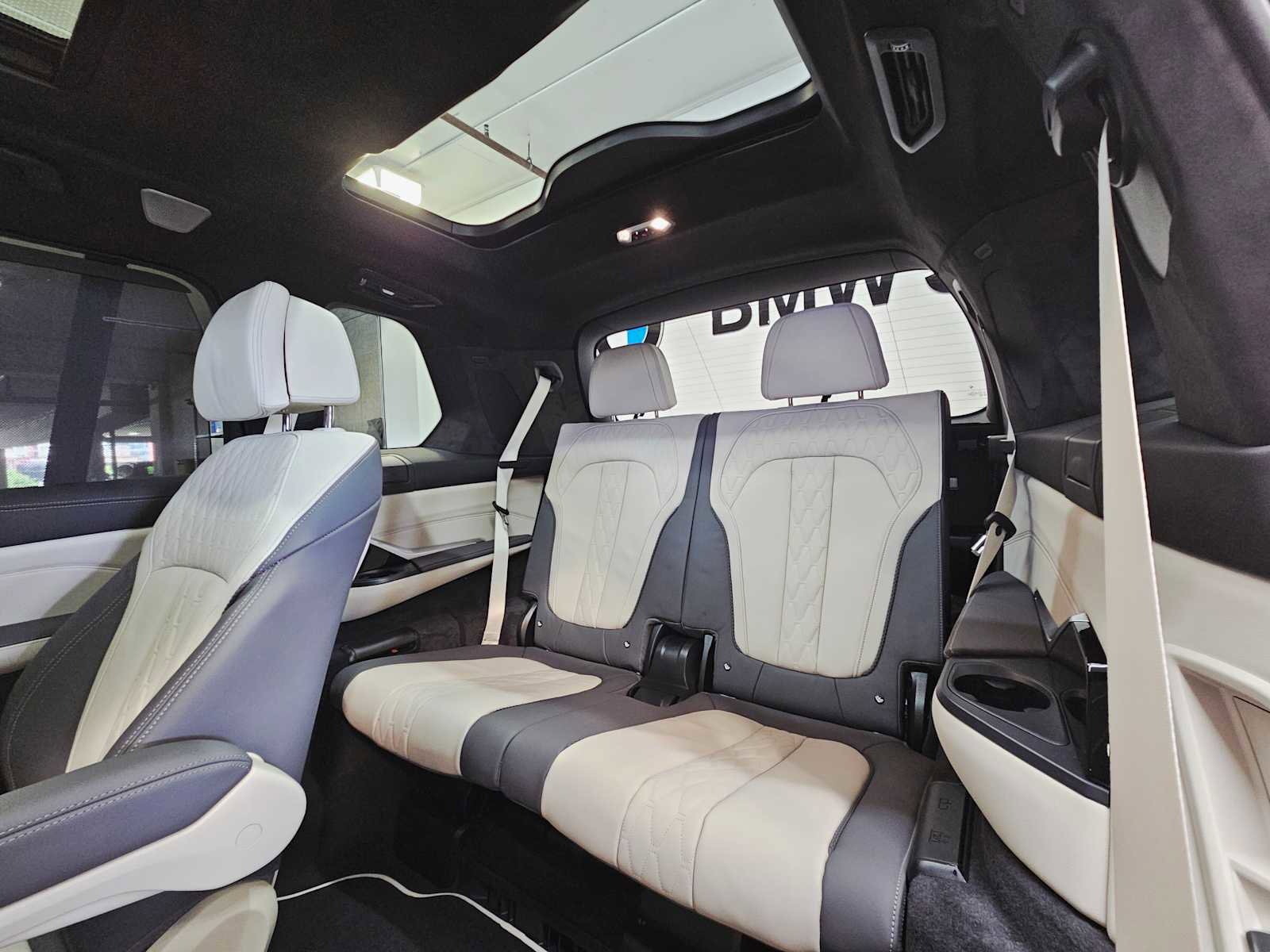 New 2026 BMW ALPINA XB7 image 27