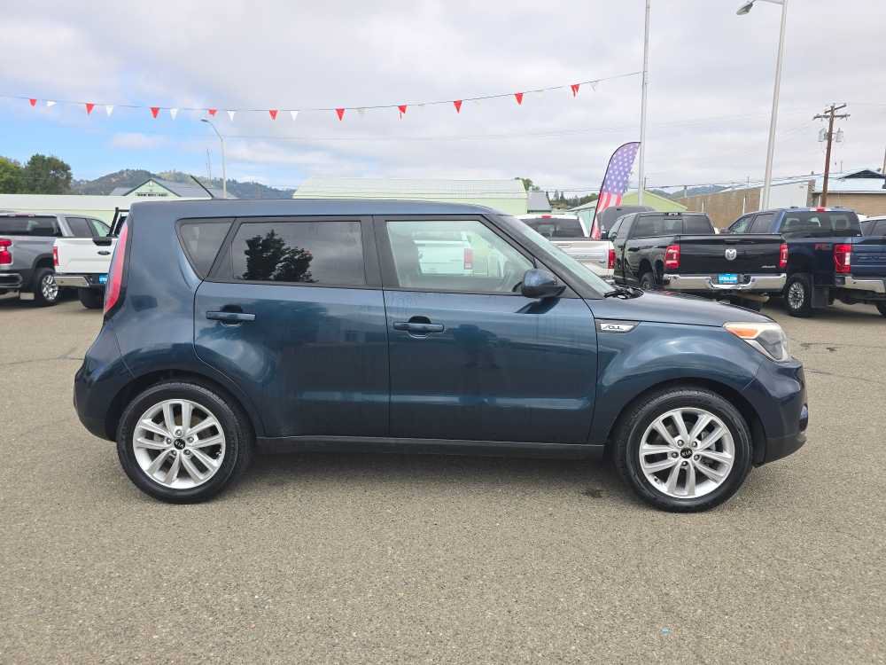 Used 2017 Kia Soul + FWD image 6