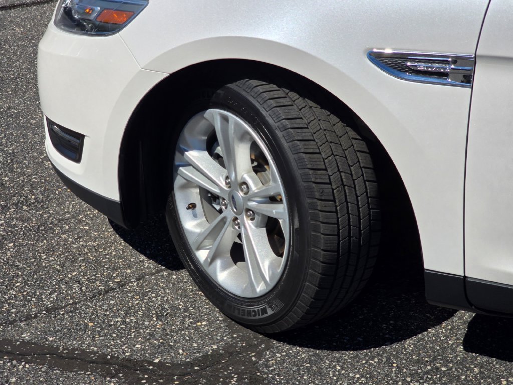 Used 2015 Ford Taurus SEL w/ Equipment Group 201A FWD image 26