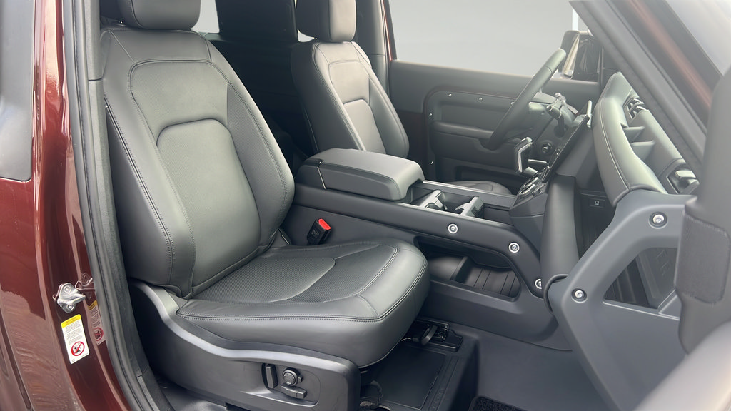 New 2026 Land Rover Defender 90 X-Dynamic SE AWD/4WD image 19