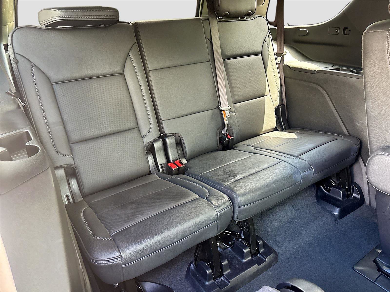 Used 2025 GMC Yukon Denali RWD image 34