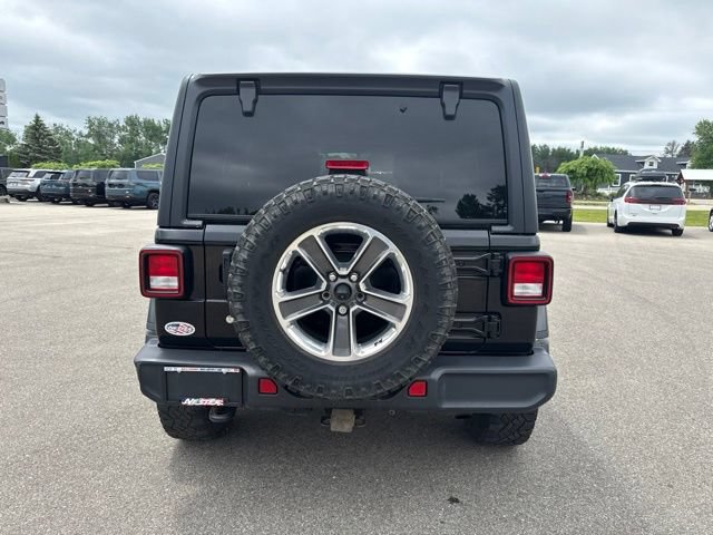 Used 2018 Jeep Wrangler Unlimited Sahara AWD/4WD image 5