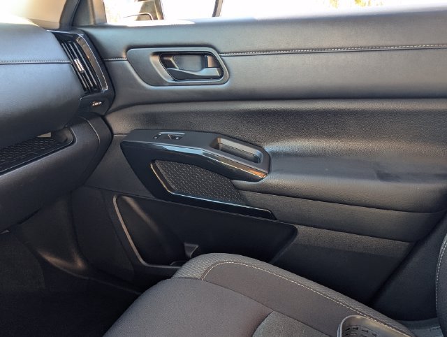 Used 2026 Nissan Pathfinder SV FWD image 25