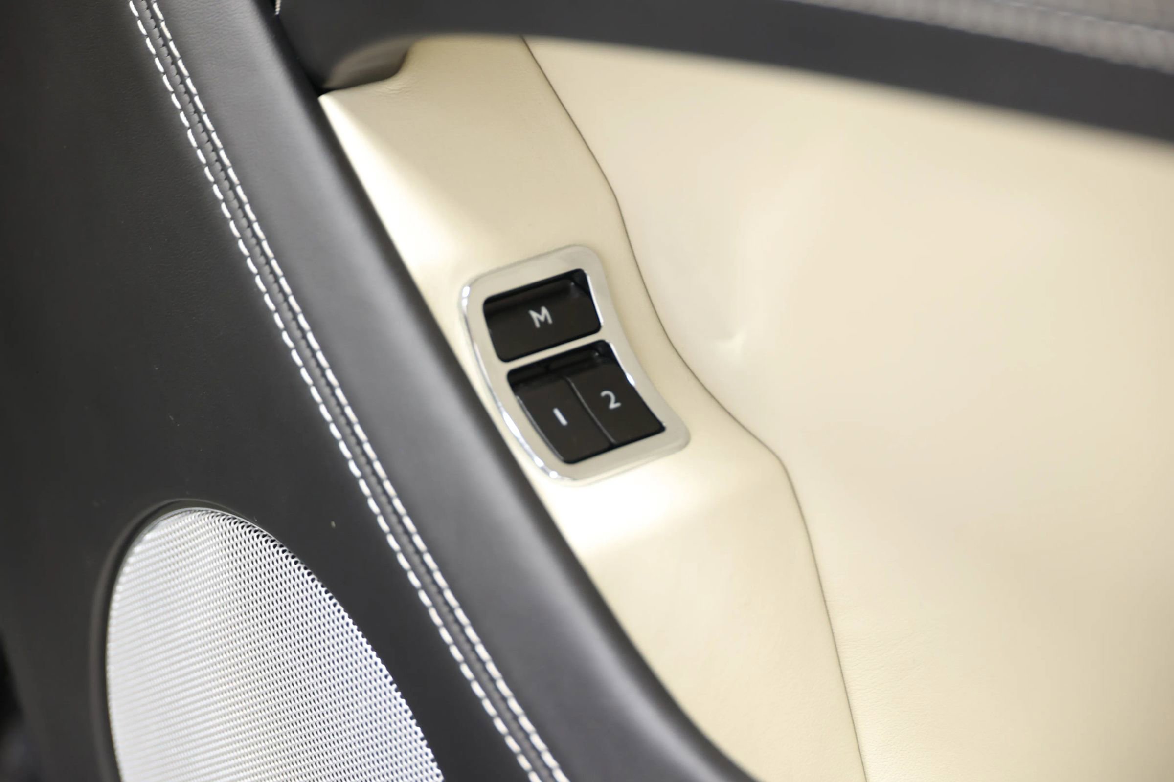 Used 2017 Bentley Bentayga image 73