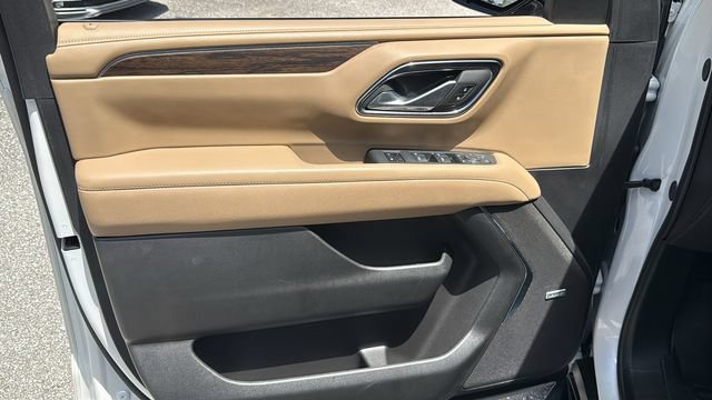 Used 2024 Chevrolet Suburban Premier RWD image 17