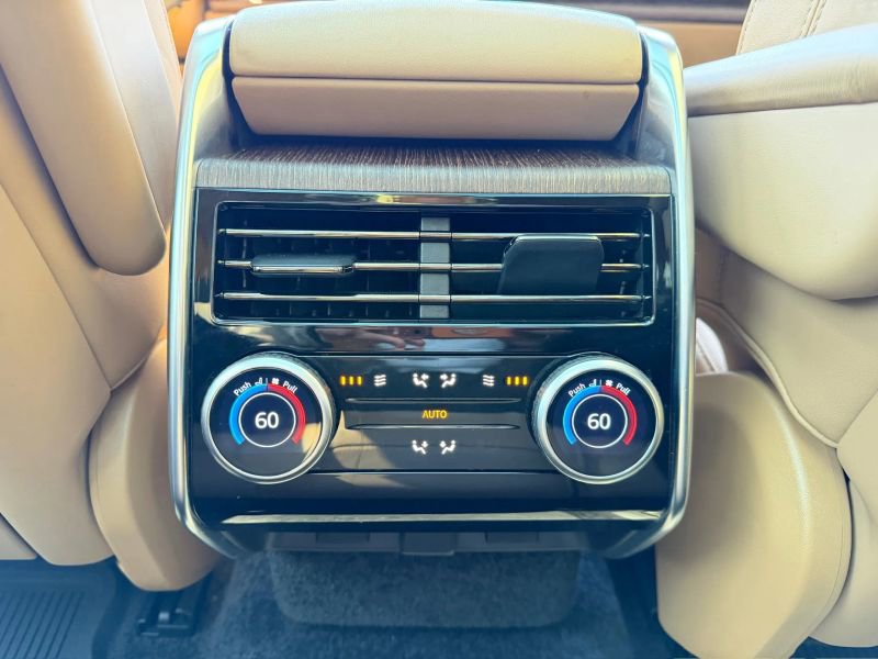 Used 2023 Land Rover Range Rover SE image 18