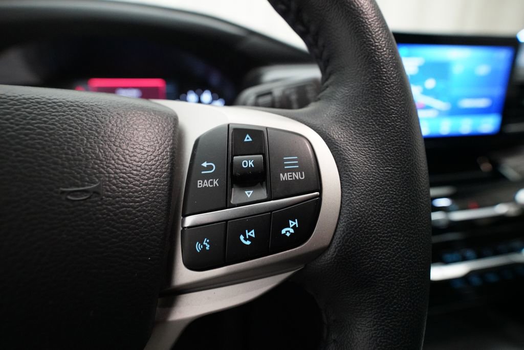 Used 2023 Ford Explorer Limited w/ Equipment Group 301A AWD/4WD image 19
