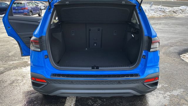 New 2026 Volkswagen Taos SE image 28