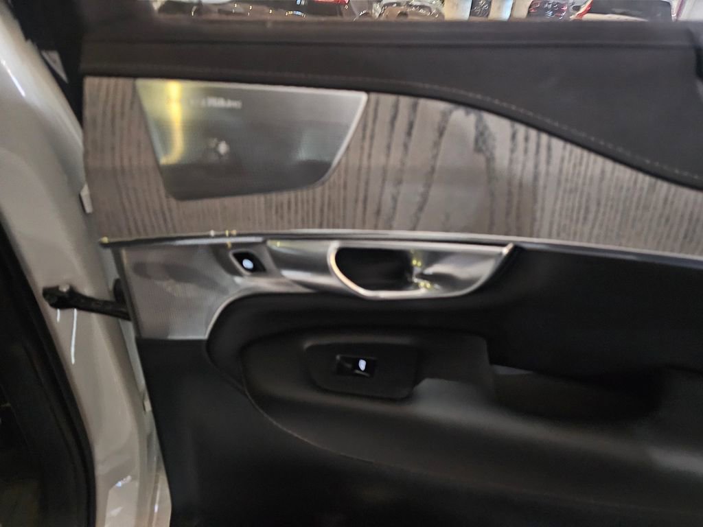 Certified 2024 Volvo XC90 T8 Ultimate w/ Lounge Package image 10