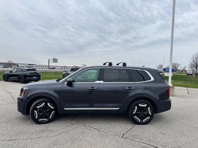 Used 2025 Kia Telluride S image 6