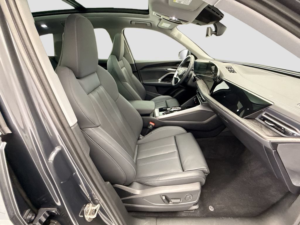 Used 2025 Audi Q5 Premium Plus w/ Premium Plus AWD/4WD image 19