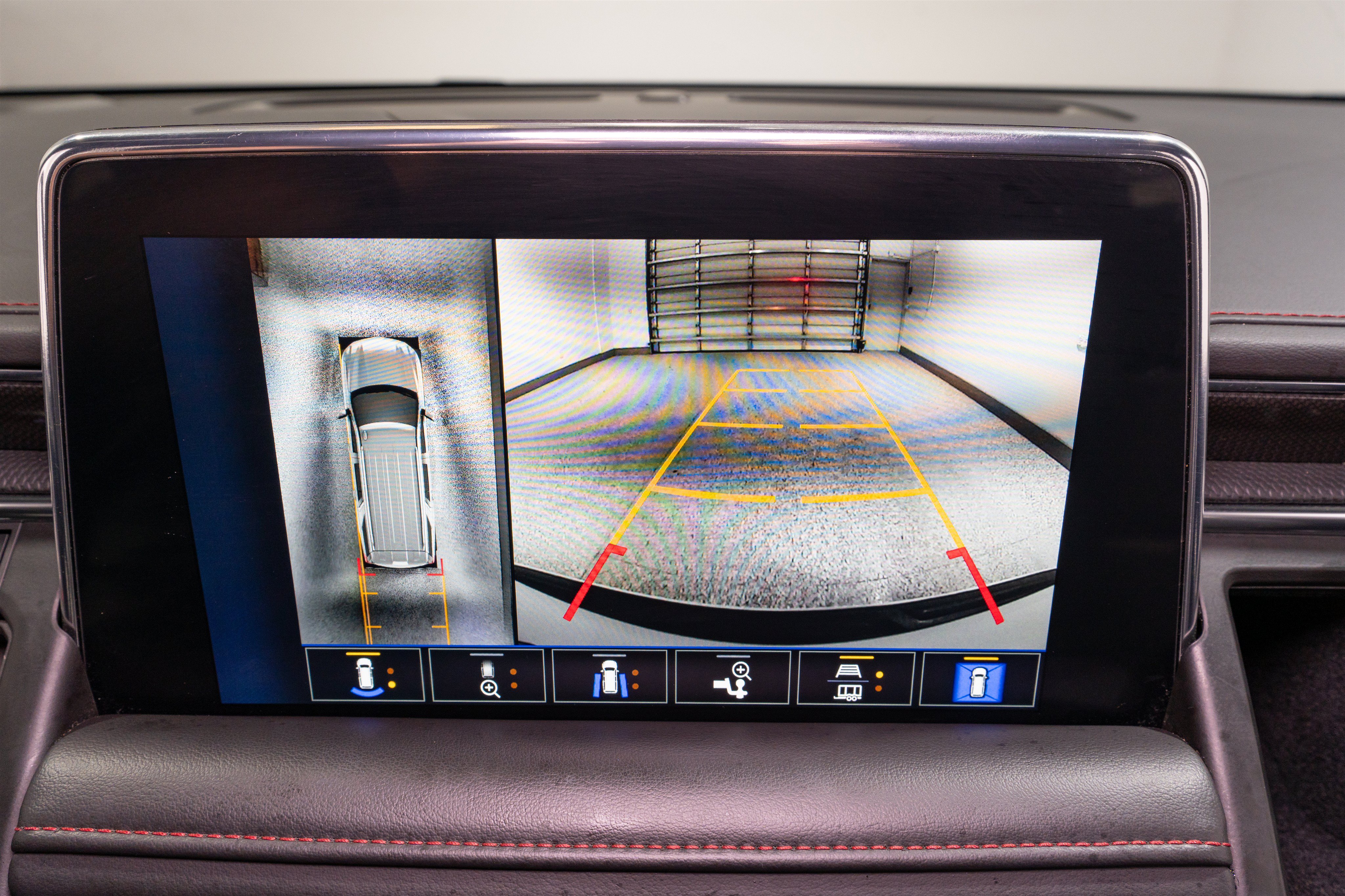 Used 2022 Chevrolet Suburban RST w/ Luxury Package AWD/4WD image 20