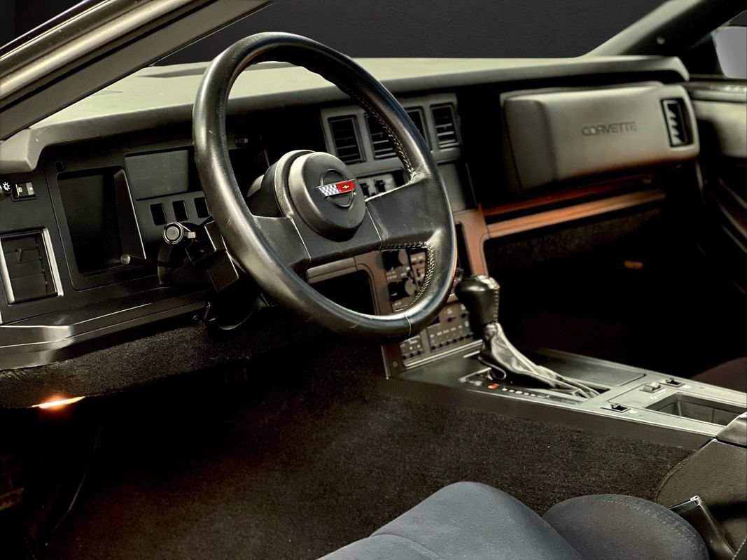 Used 1989 Chevrolet Corvette Coupe RWD image 11