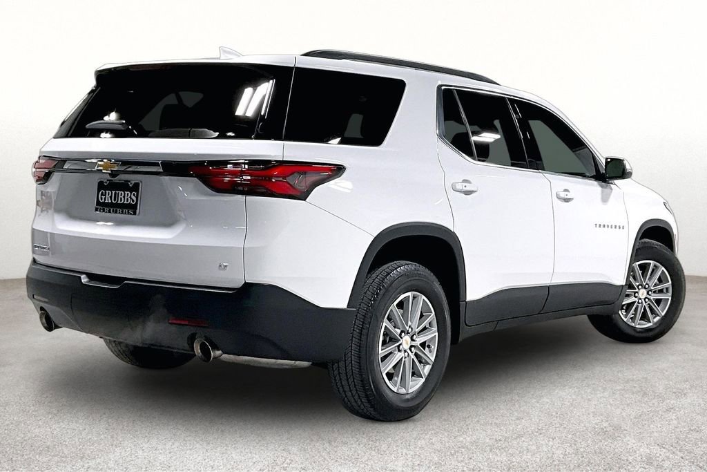 Used 2023 Chevrolet Traverse LT FWD image 2