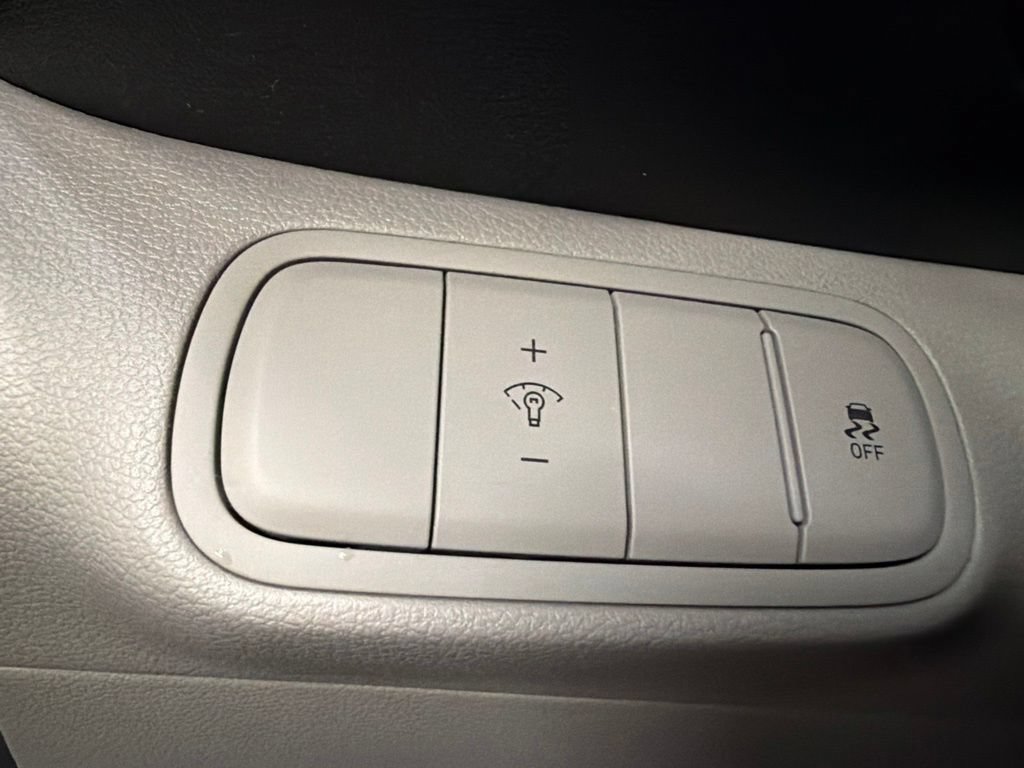 Used 2023 Hyundai Venue SEL FWD image 16