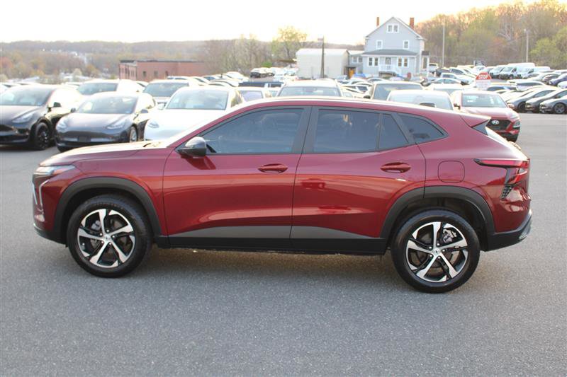 Used 2025 Chevrolet Trax RS FWD image 5