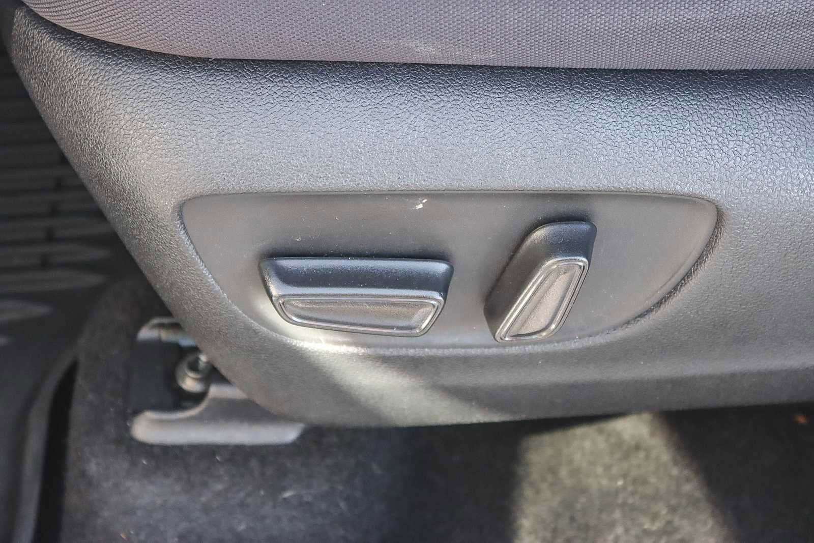 Used 2023 Toyota Highlander L image 21