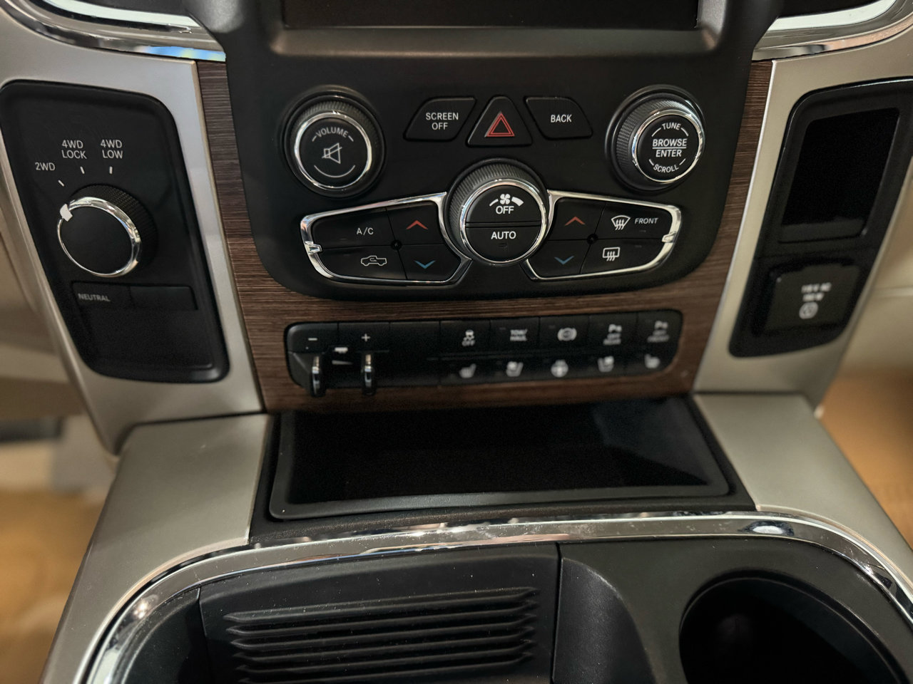 Used 2016 RAM 2500 Laramie w/ Convenience Group image 44