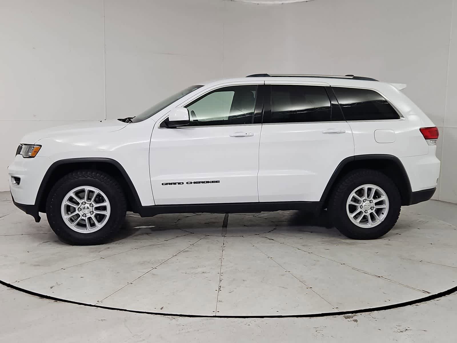 Used 2019 Jeep Grand Cherokee Laredo AWD/4WD image 3