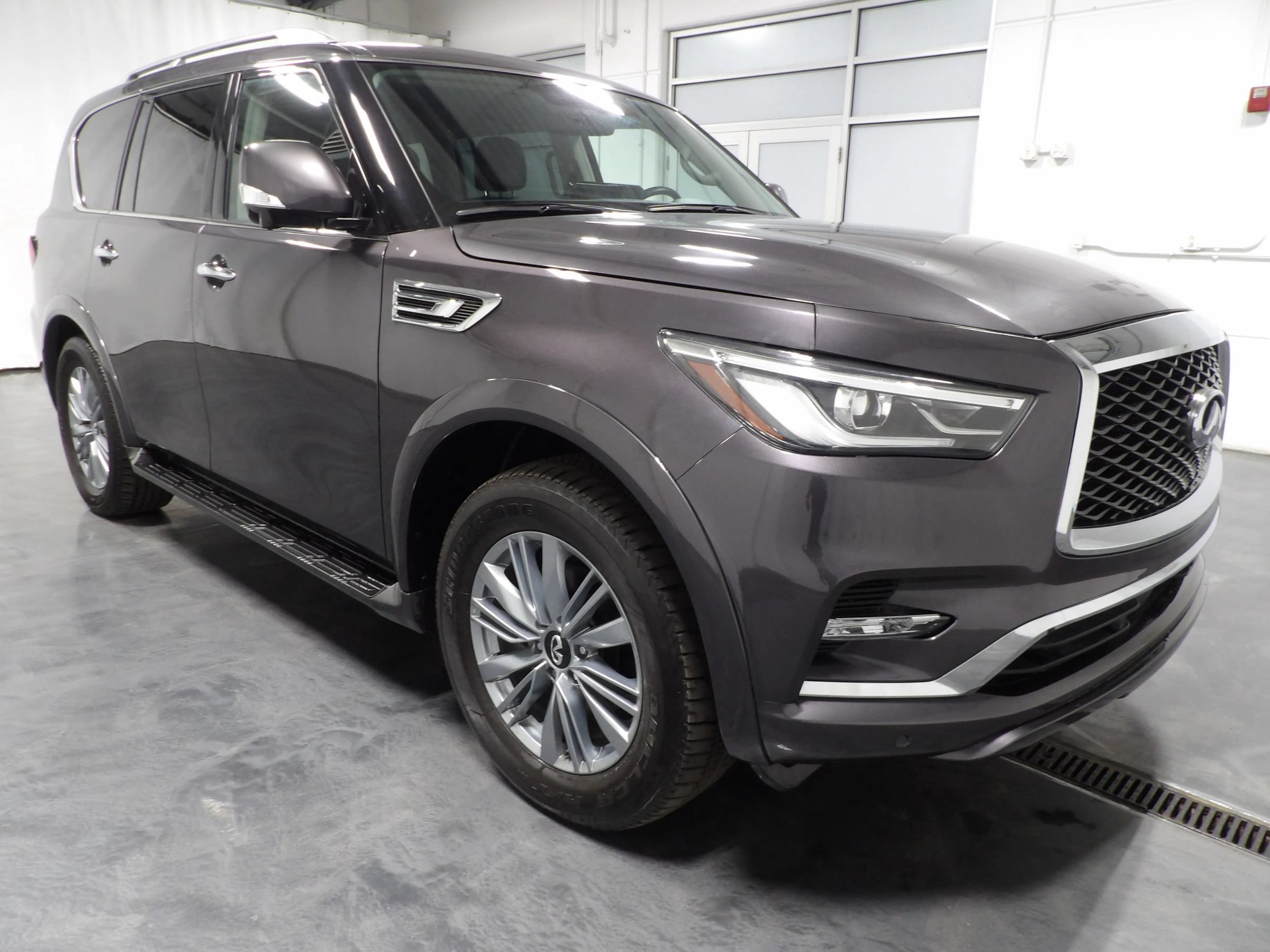 Used 2024 INFINITI QX80 Luxe AWD/4WD image 3