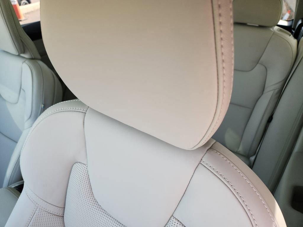 New 2026 Volvo XC60 B5 Ultra w/ Protection Package Premier image 5