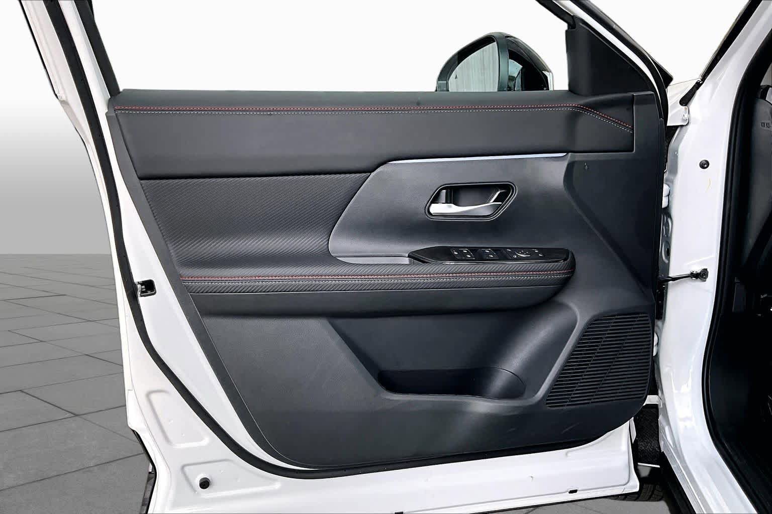 New 2026 Nissan Kicks SR FWD image 13