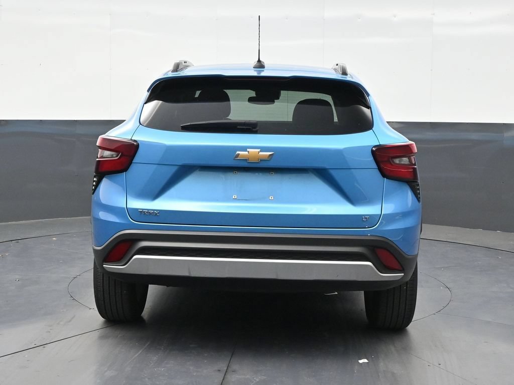 Used 2025 Chevrolet Trax LT FWD image 4