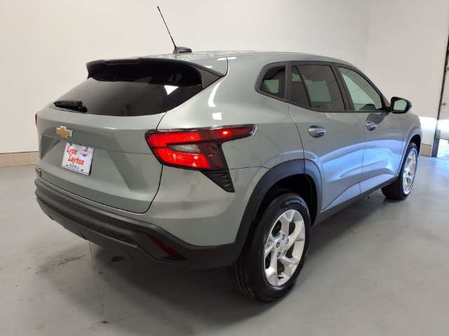 Certified 2024 Chevrolet Trax LS w/ LS Convenience Package FWD image 3
