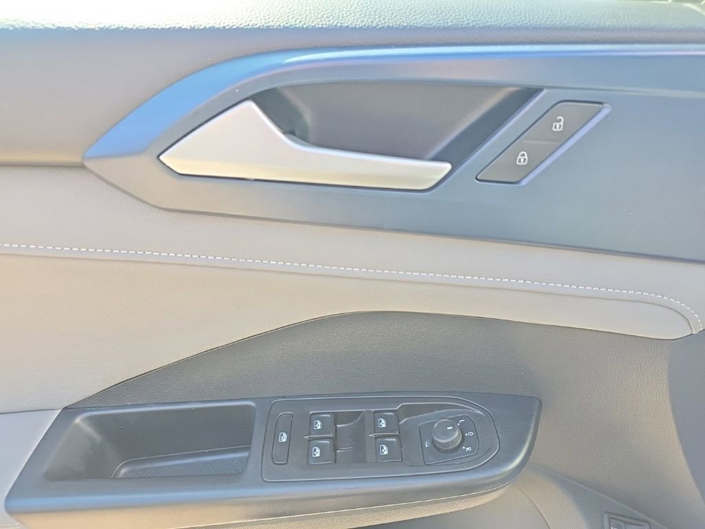 Used 2024 Volkswagen Taos SE image 19