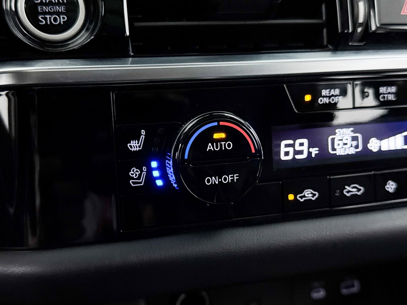 Used 2024 Nissan Pathfinder Platinum image 27