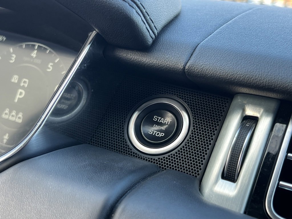 Used 2019 Land Rover Range Rover Long Wheelbase Supercharged image 31