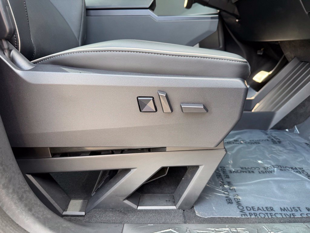 Used 2025 Tesla Cybertruck AWD Crew Cab image 34