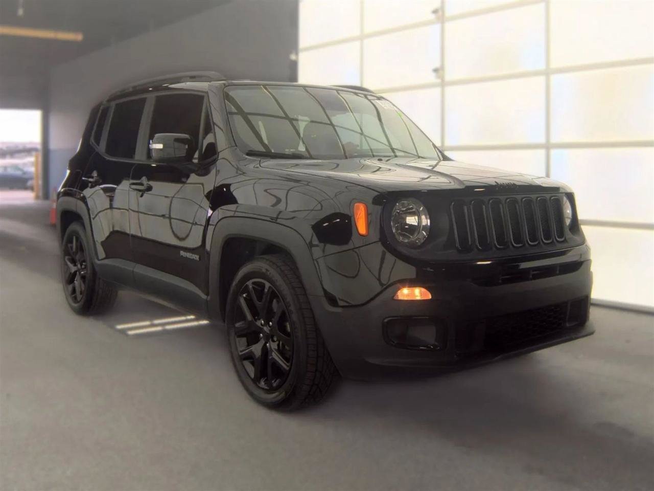 Used 2017 Jeep Renegade Altitude FWD image 4