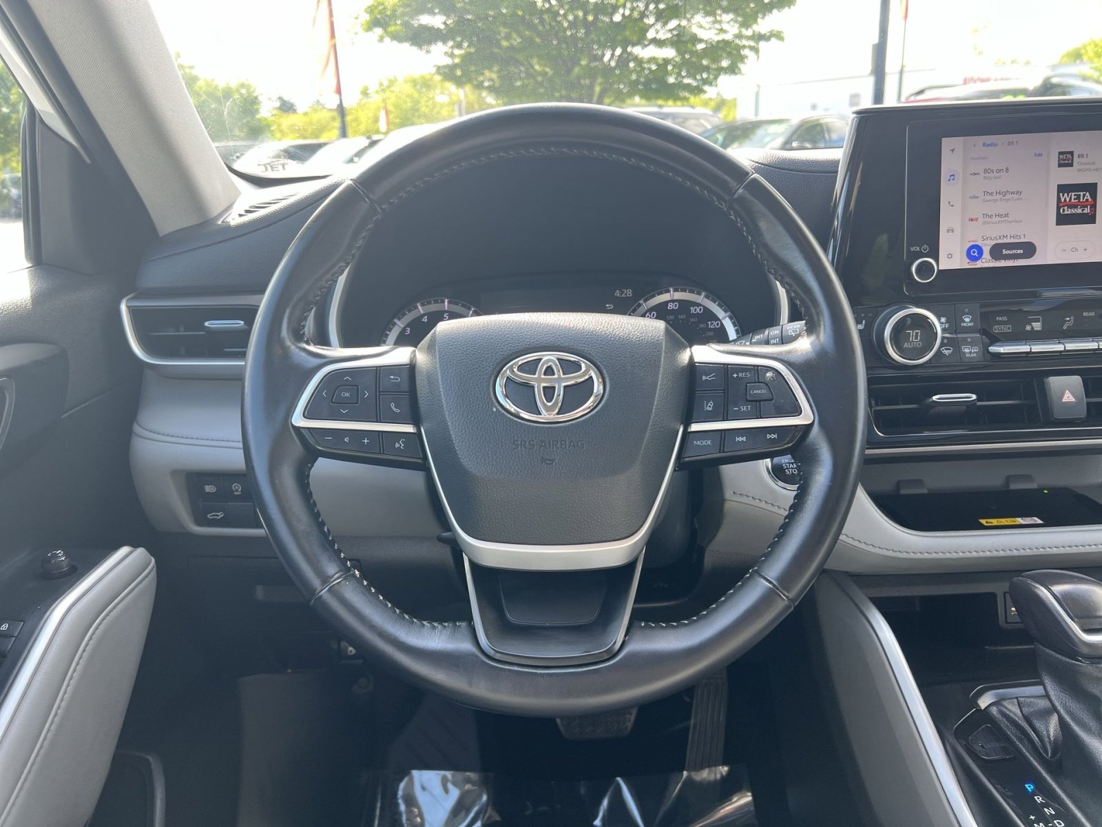 Used 2023 Toyota Highlander XLE AWD/4WD image 16