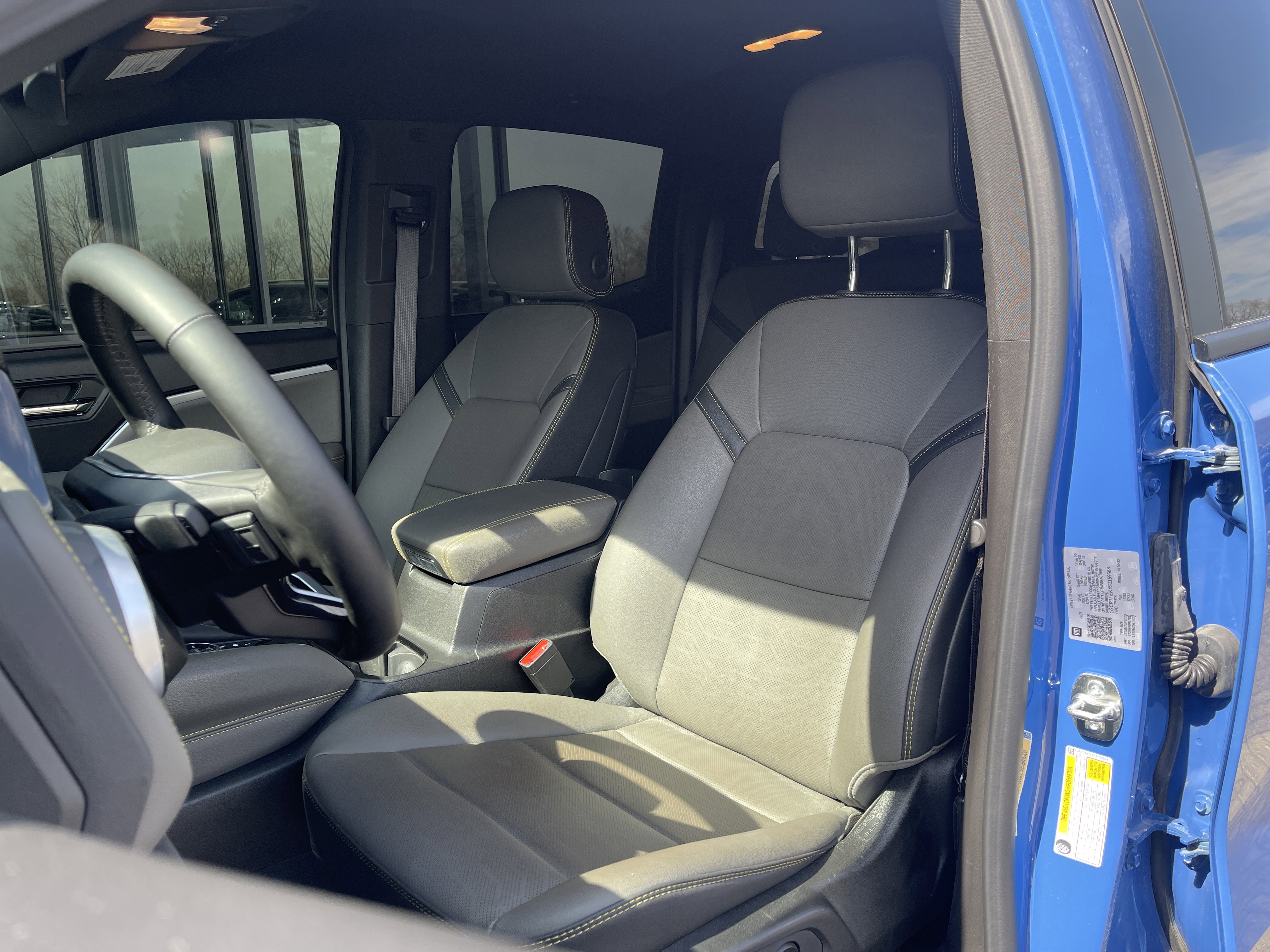 Used 2025 Chevrolet Colorado ZR2 w/ Technology Package image 18