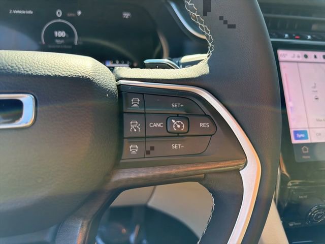 Used 2023 Jeep Grand Cherokee Limited image 23